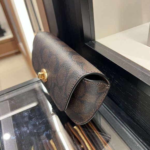 COACH 73639 SUNGLASS CASE IN SIGNATURE CANVAS/LEATHER - Picture 2 of 7